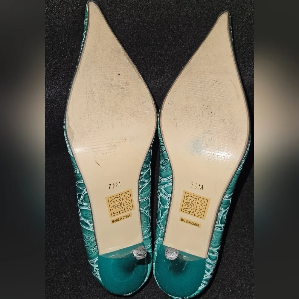 Pierre Dumas Teal Faux Leather Croc-Texture Dramatic Pointed Toe Pumps -Size 7.5